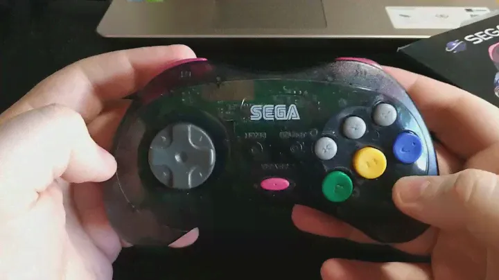 Sega Saturn беспроводной геймпад от Retro-Bit.