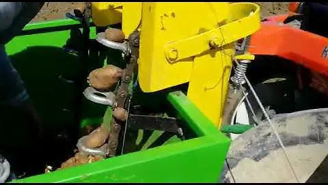 Японский минитрактор Х24 Сатурн посадка картофеля двухрядной сажалкой
