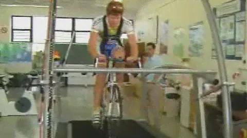 Cycling on the h/p/cosmos saturn 250/100r treadmill (Radfahrer am Laufband-Ergometer) h-p-cosmos.com