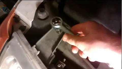 Replace Saturn Headlight - 2005 Saturn Vue - Quick Fix!