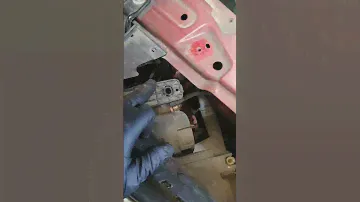 2008 Saturn Vue xe head light bulb replacement easy way